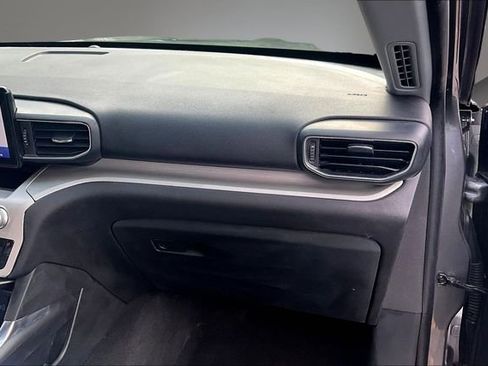 Used 2023 Ford Explorer XLT w/ Equipment Group 202A AWD/4WD image 27