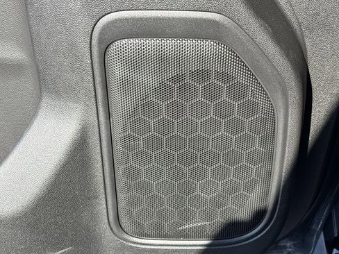 Used 2022 GMC Sierra 2500 SLT w/ SLT Convenience Package image 24