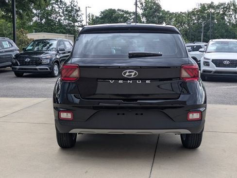 New 2026 Hyundai Venue SE FWD image 8