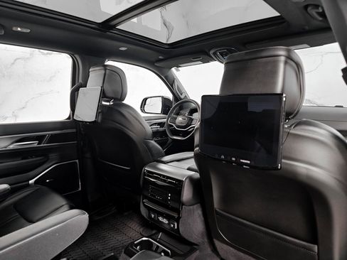 Used 2024 Jeep Wagoneer Series II image 3