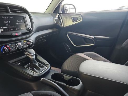 Certified 2023 Kia Soul LX w/ LX Technology Package FWD image 10
