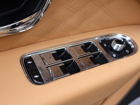 New 2025 Bentley Bentayga Extended Wheelbase image 13