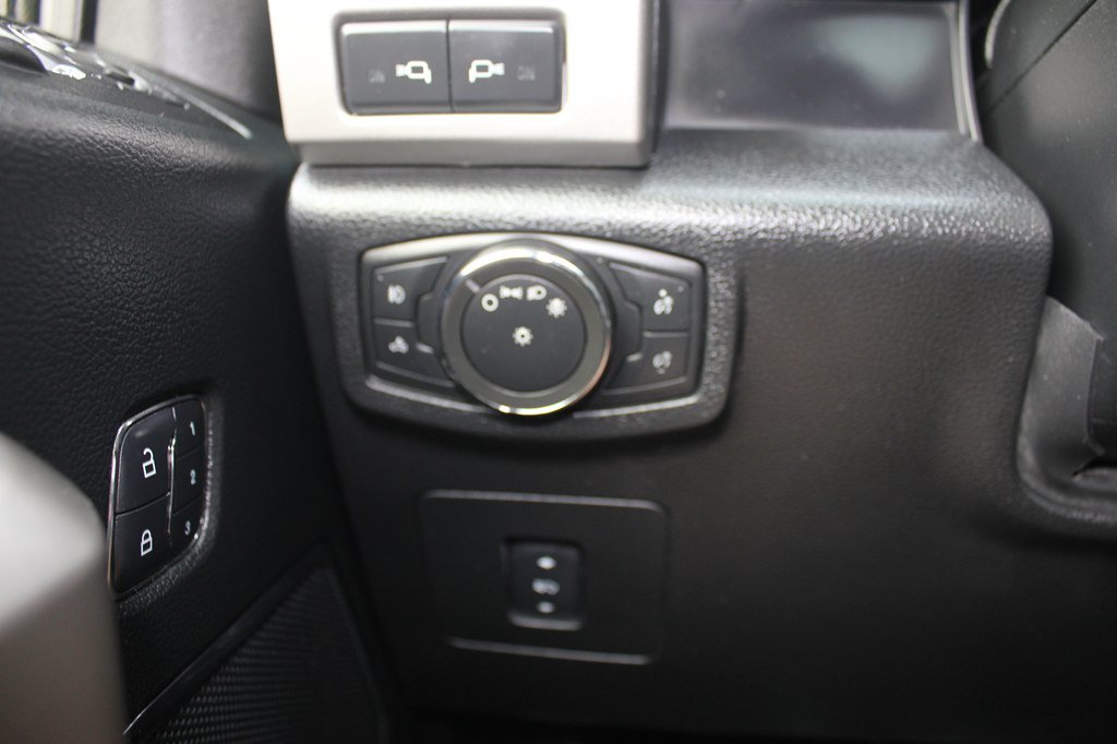Used 2016 Ford F150 Lariat w/ Equipment Group 502A Luxury AWD/4WD image 15