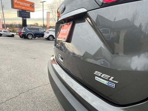 Used 2020 Ford Edge SEL image 9