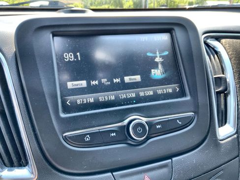 Used 2018 Chevrolet Malibu LT FWD image 12