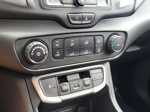 Used 2023 GMC Terrain SLE FWD image 29