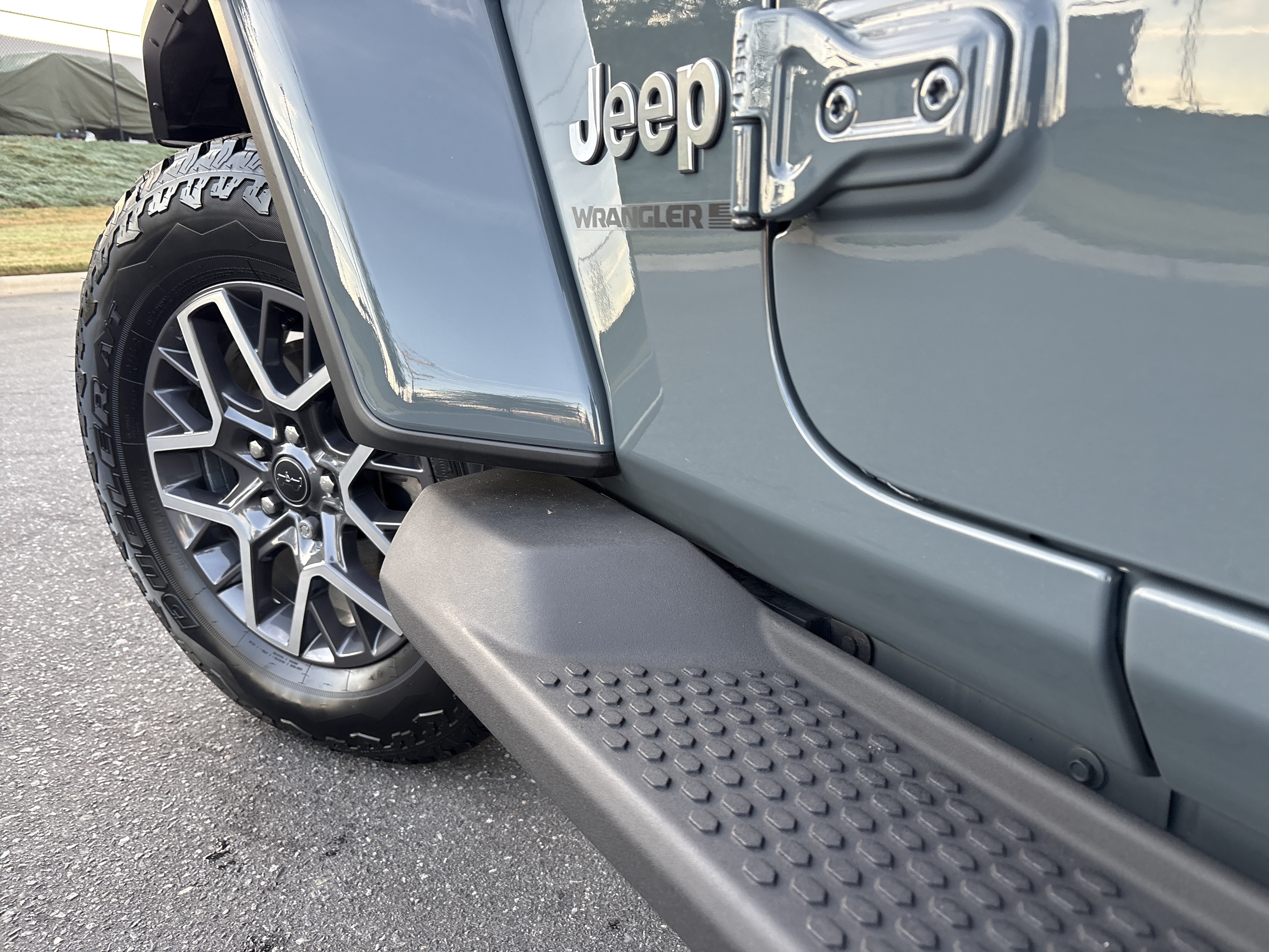 Used 2024 Jeep Wrangler Unlimited Sahara w/ Technology Group AWD/4WD image 12
