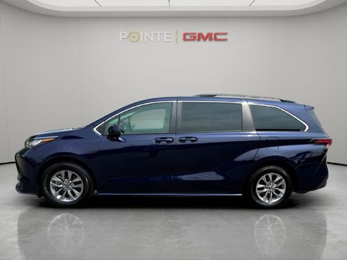 Used 2022 Toyota Sienna LE image 10