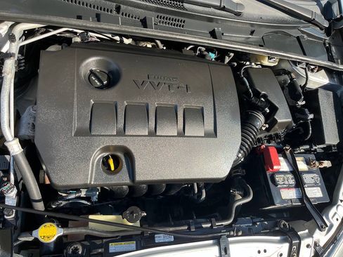 Used 2016 Toyota Corolla LE FWD image 3