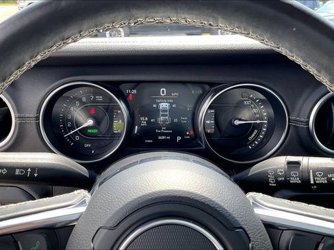 Used 2021 Jeep Wrangler Unlimited Sahara AWD/4WD image 17