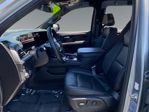 Used 2025 Chevrolet Suburban Z71 AWD/4WD image 9
