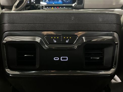 Used 2025 Chevrolet Silverado 3500 LTZ w/ LTZ Convenience Package AWD/4WD image 23