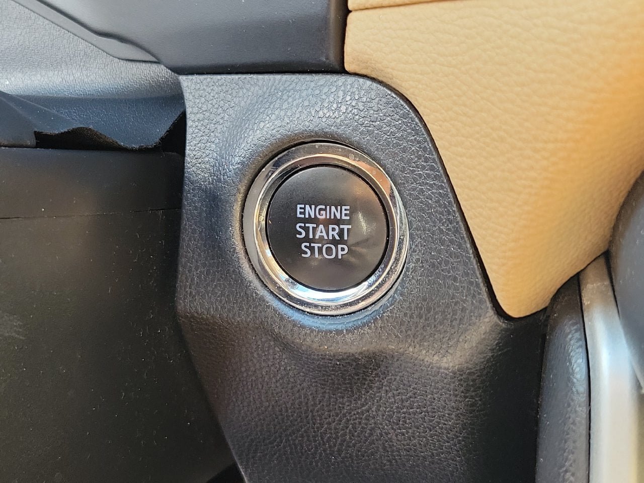Used 2021 Toyota RAV4 XLE Premium FWD image 30