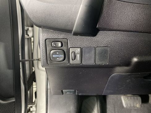 Used 2019 Toyota Corolla LE image 17