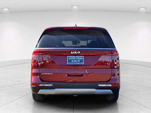 Used 2024 Kia Carnival LX FWD image 5