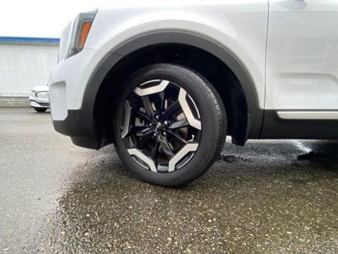 Used 2023 Kia Telluride S image 9