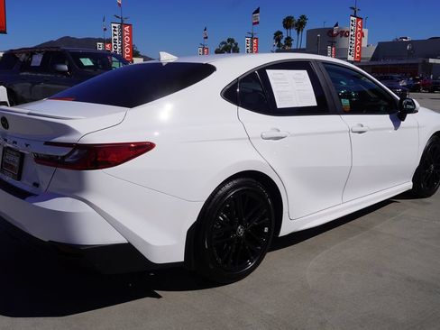Used 2025 Toyota Camry SE FWD image 7