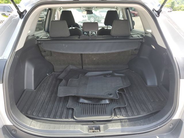 Used 2024 Toyota RAV4 LE AWD/4WD image 9