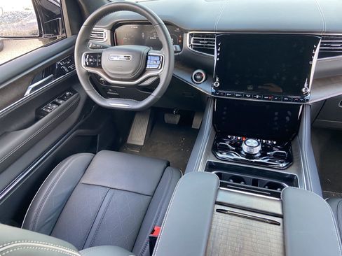 New 2023 Jeep Grand Wagoneer Series II image 10