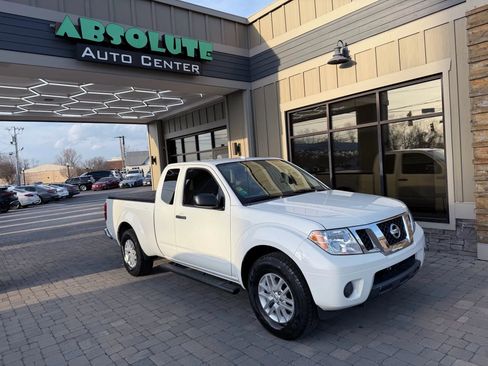 Used 2017 Nissan Frontier SV image 1