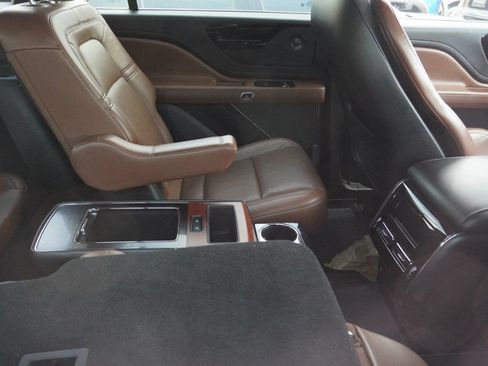 Used 2021 Lincoln Aviator Reserve w/ Equipment Group 201A RWD image 15
