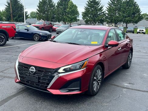Used 2023 Nissan Altima 2.5 SV AWD/4WD image 2
