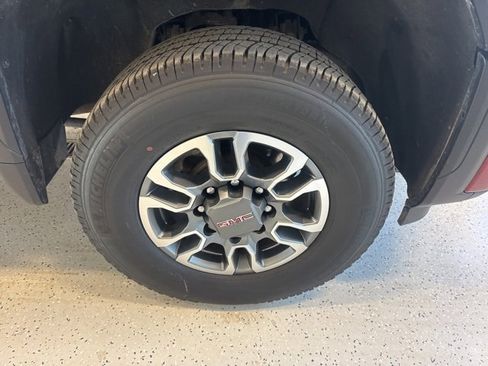 Used 2024 GMC Sierra 2500 AT4 w/ AT4 Premium Plus Package image 13