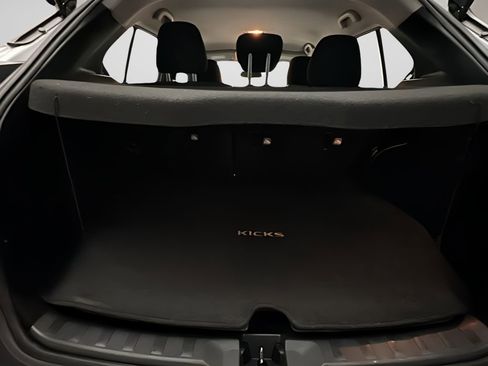 Used 2018 Nissan Kicks SV w/ Exterior Electronics Package FWD image 17