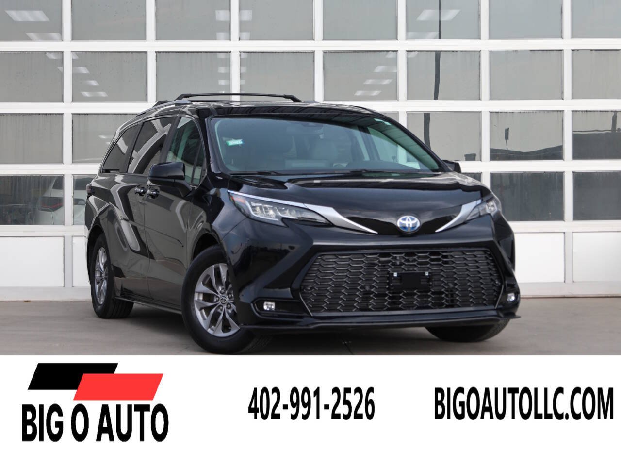 Used 2023 Toyota Sienna XLE FWD image 1