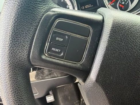 Used 2014 Dodge Grand Caravan SXT FWD image 14