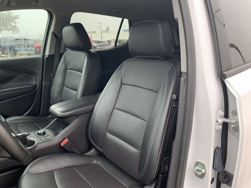 Certified 2024 GMC Terrain SLT image 9