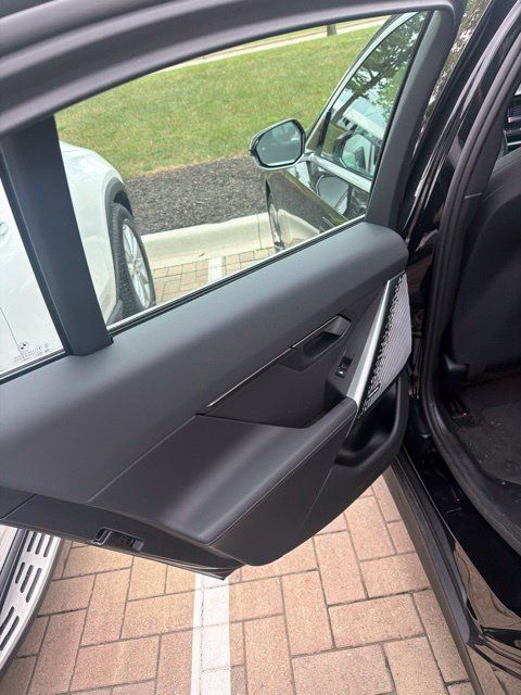 Used 2024 BMW i5 eDrive40i w/ Premium Package RWD image 11