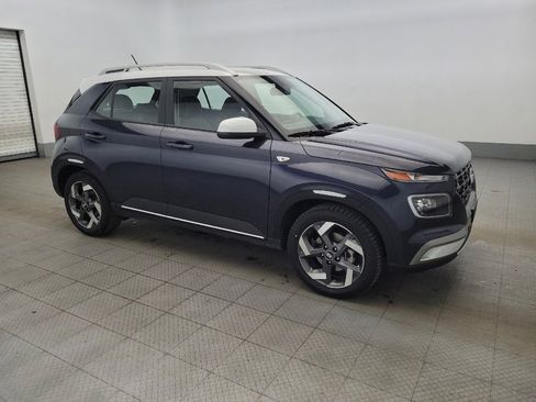 Used 2024 Hyundai Venue Limited image 11