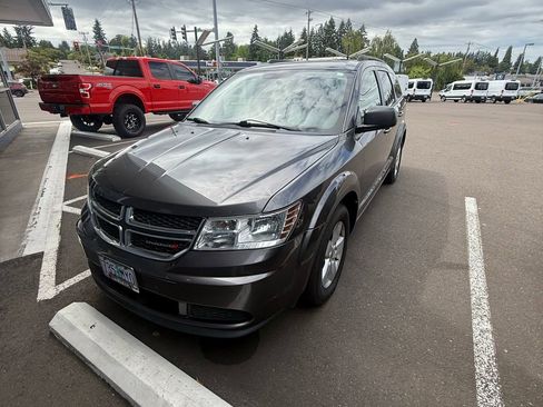 Used 2017 Dodge Journey SE w/ Flexible Seating Group FWD image 3