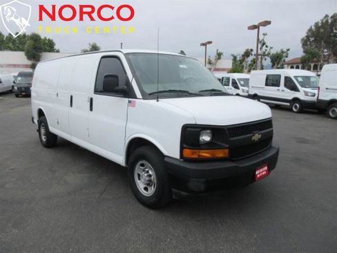 Used 2017 Chevrolet Express 2500 Extended image 3