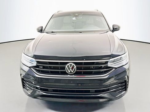 Used 2022 Volkswagen Tiguan SE R-Line FWD image 2