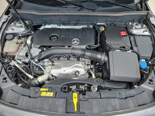 Used 2023 Mercedes-Benz GLB 250 4MATIC w/ Premium Package image 33