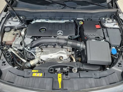 Used 2023 Mercedes-Benz GLB 250 4MATIC w/ Premium Package image 33