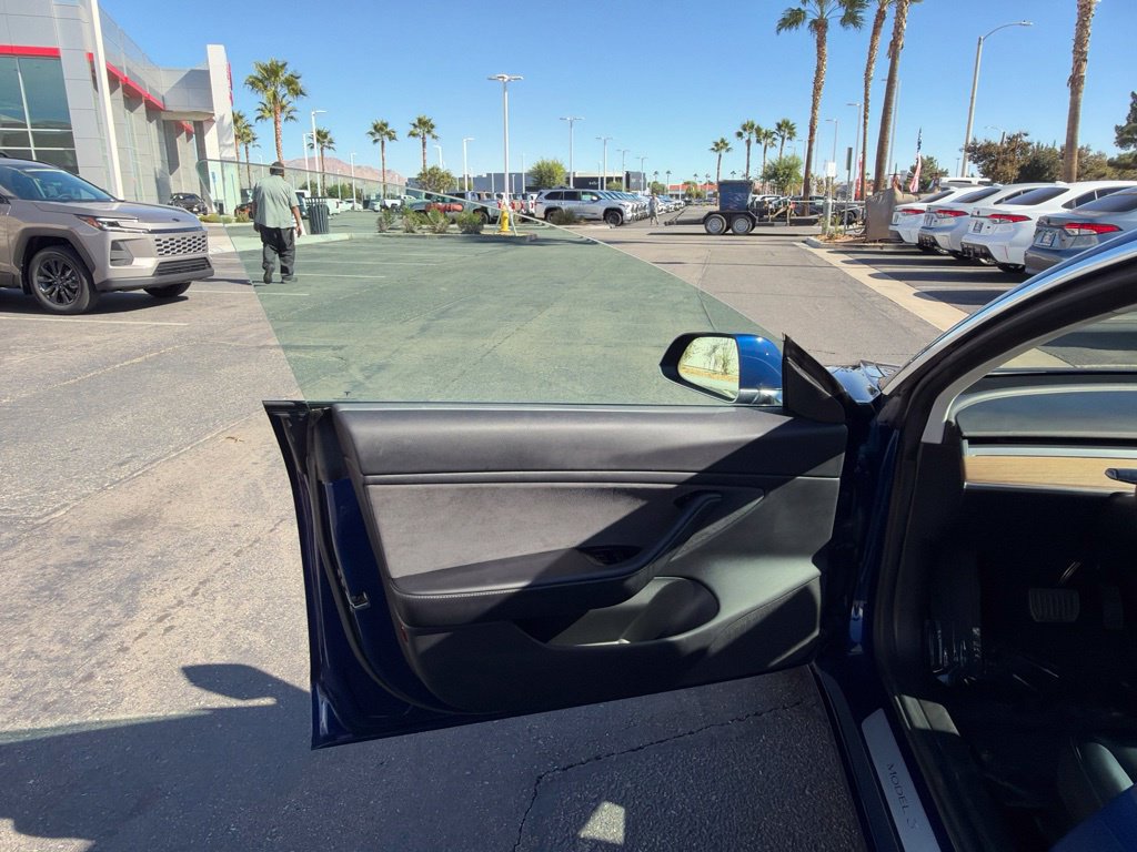 Used 2018 Tesla Model 3 Mid Range RWD image 10