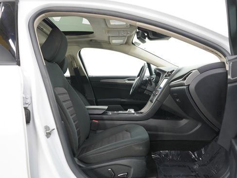 Used 2020 Ford Fusion SE image 11