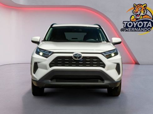Used 2025 Toyota RAV4 XLE AWD/4WD image 2