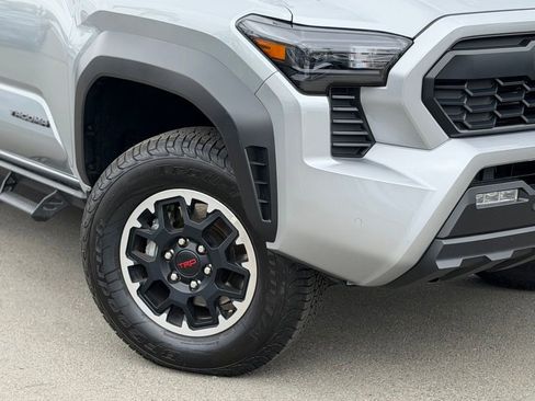 Used 2024 Toyota Tacoma TRD Off-Road w/ TRD Off Road Premium Package AWD/4WD image 4