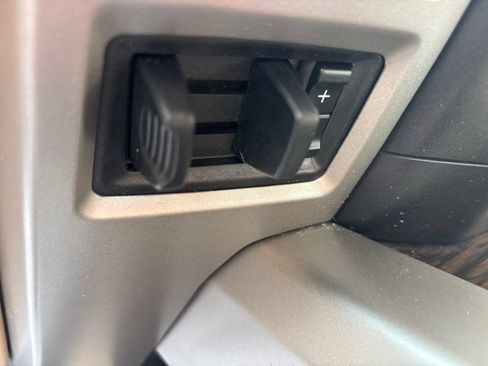 Used 2018 Ford F150 Lariat RWD image 49