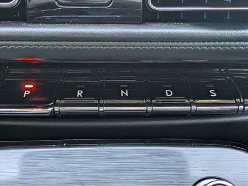 Used 2021 Lincoln Nautilus Reserve image 13