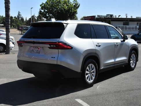 Used 2024 Toyota Grand Highlander FWD image 8