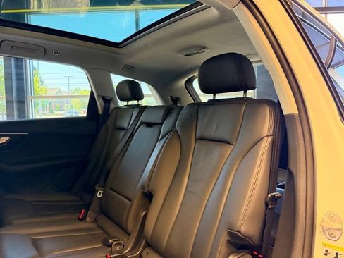 Used 2023 Audi Q7 3.0T Premium AWD/4WD image 12
