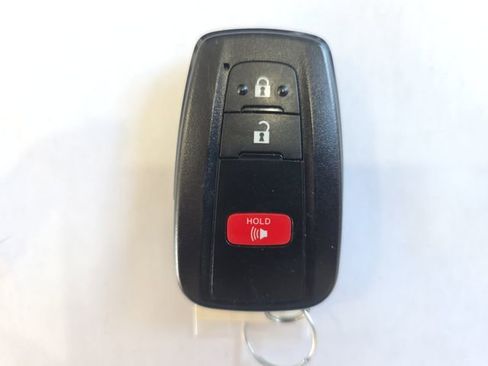 Used 2025 Toyota RAV4 XLE image 31