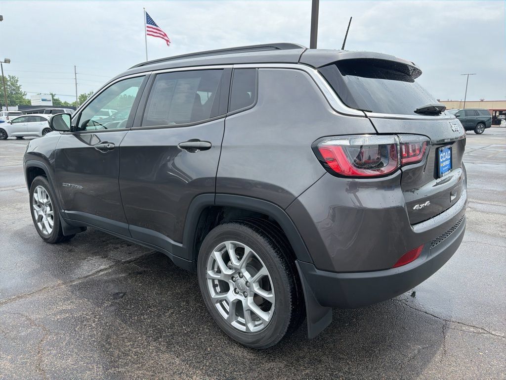Used 2023 Jeep Compass Latitude AWD/4WD image 5
