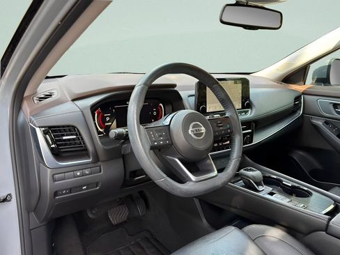 Used 2021 Nissan Rogue Platinum FWD image 9