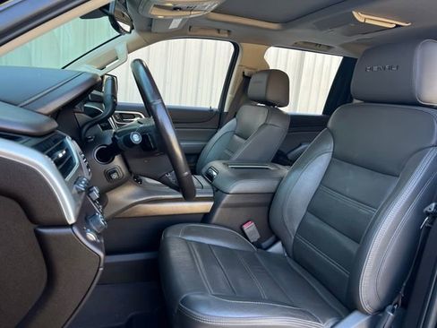 Used 2020 GMC Yukon XL Denali w/ Denali Premium Package image 14